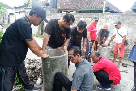 Pembuatan Pembatas Jalan Banjar Dangin Pangkung